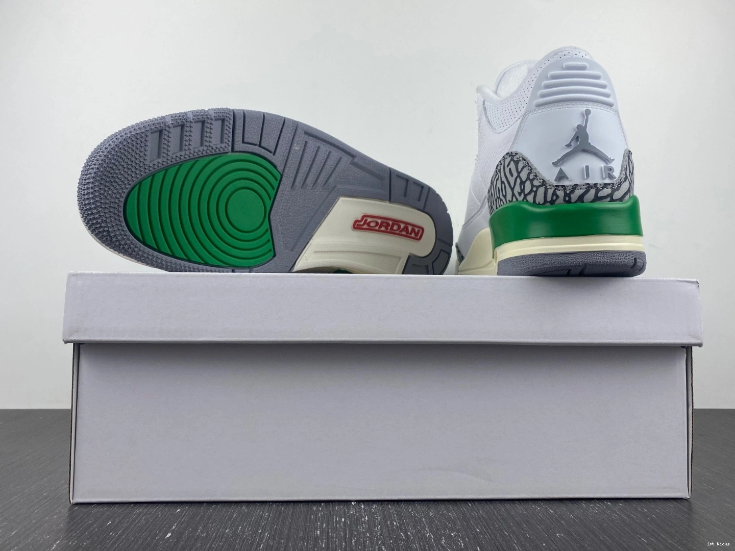 CK9246-136 Air Lucky 3 Jordan Green WMNS 0430